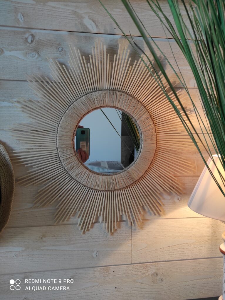 Miroir rond en bois naturel et raphia Ju0055