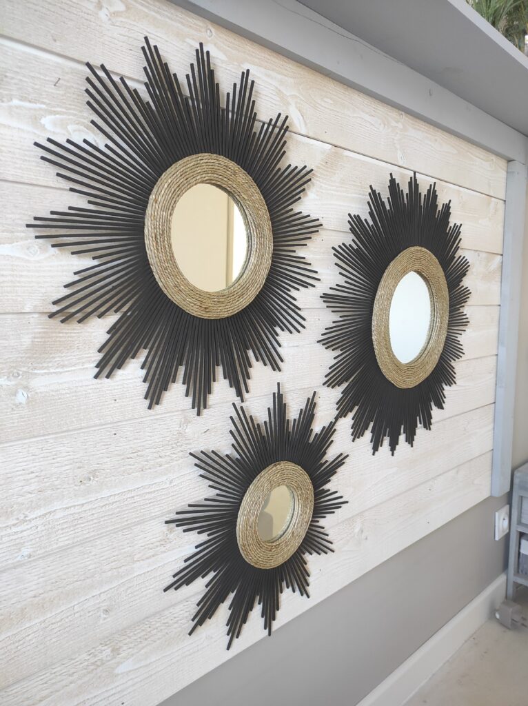 Trio de miroirs rond en bois naturel teinté de noir et cerné d'algues marines beige Ju0196