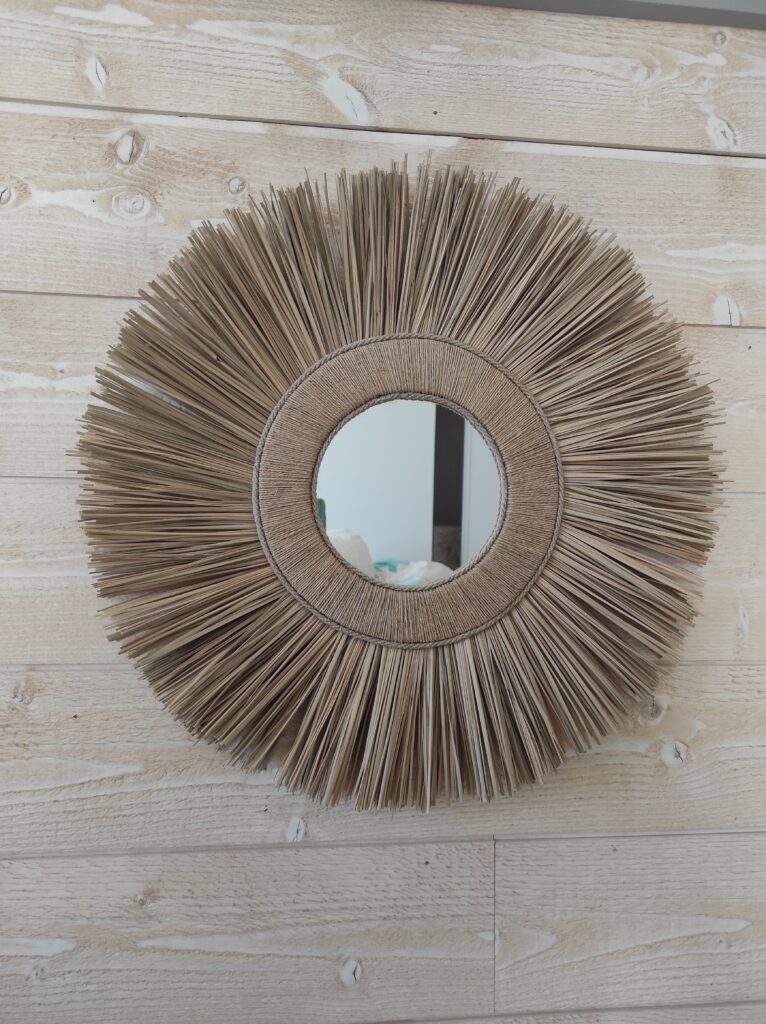Petit miroir en paille de riz fine et délicate Ju0209