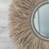 Grand miroir en raphia naturel cerné de cordes de lin et de perles en bois de cèdre Ju0235
