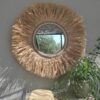 Grand miroir en raphia naturel cerné de cordes de lin et de perles en bois de cèdre Ju0235