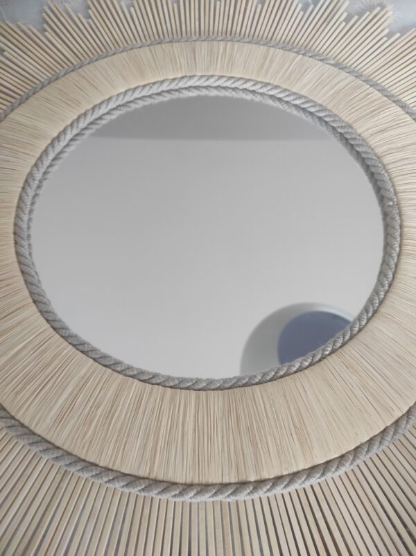 Grand miroir rond en bois naturel et raphia Ju0246