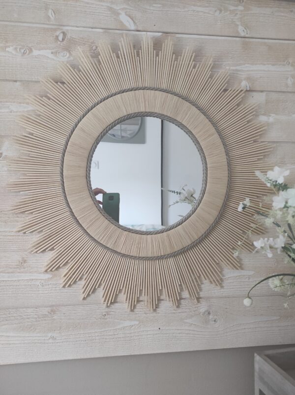 Grand miroir rond en bois naturel et raphia Ju0246