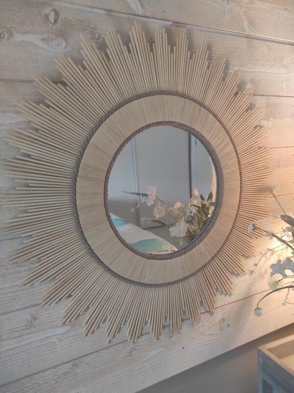 Grand miroir rond en bois naturel et raphia Ju0246