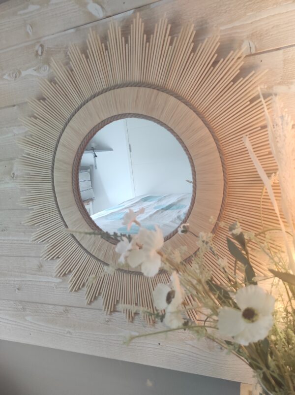 Grand miroir rond en bois naturel et raphia Ju0246