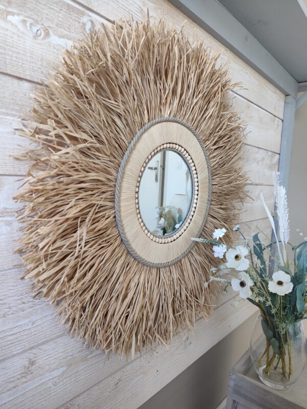 Miroir rond en raphia naturel cerné d’un bord en bois Ju0260