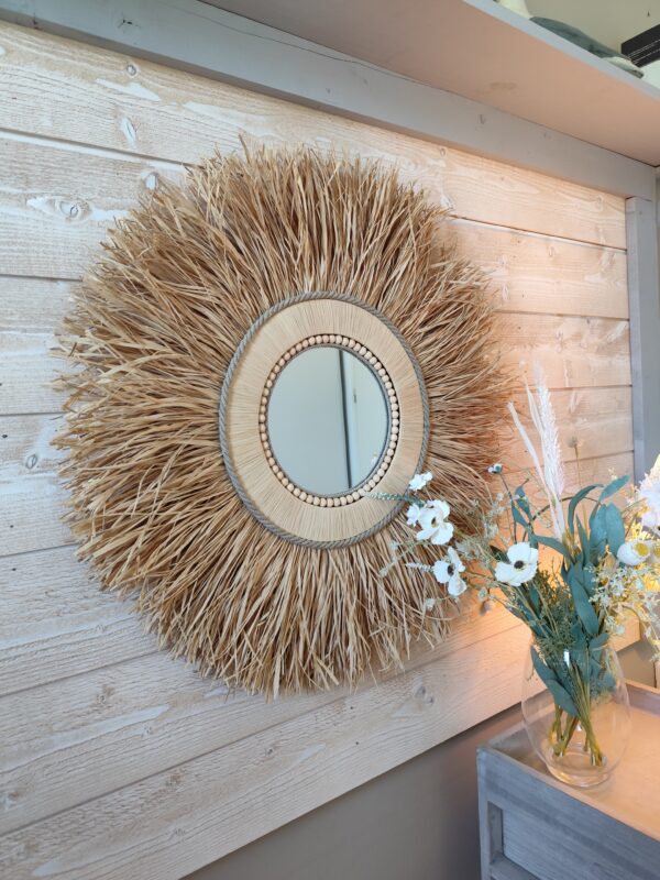 Miroir rond en raphia naturel cerné d’un bord en bois Ju0260