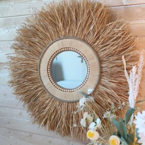 Miroir rond en raphia naturel cerné d'un bord en bois Ju0260