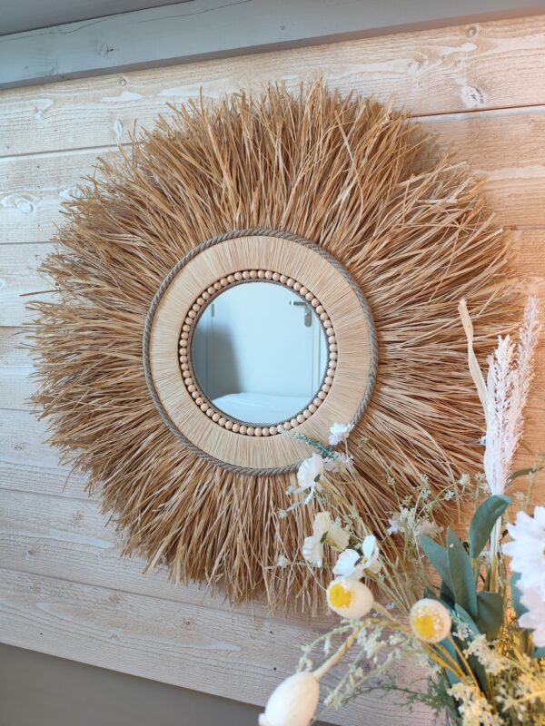 Miroir rond en raphia naturel cerné d’un bord en bois Ju0260