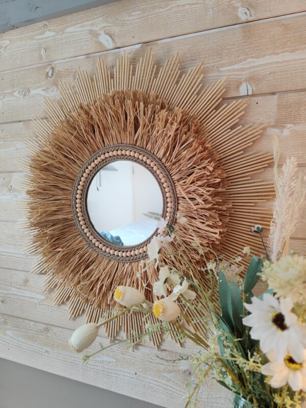 Miroir rond, combinant le bois naturel, le raphia, les cordes de lin….Ju0261