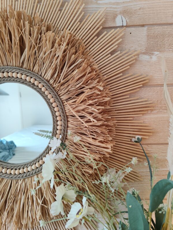 Miroir rond, combinant le bois naturel, le raphia, les cordes de lin….Ju0261